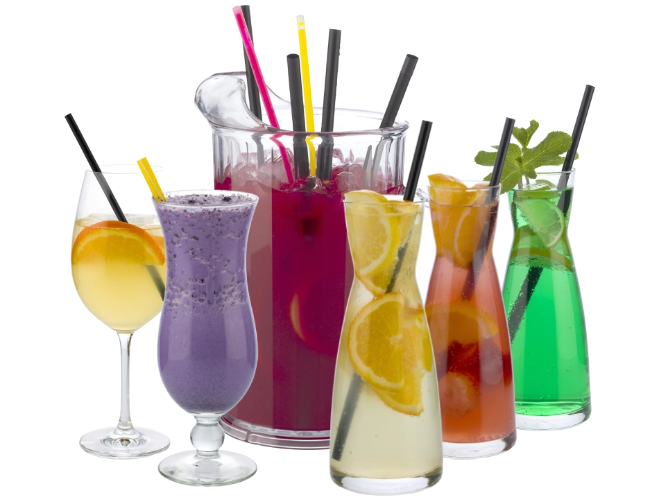 Iced Moccaccinos, ein Heidelbeer Oreo Shake, Hausgemachte Limonaden und ein Pitcher mit Fruchtsaft nebeneinander platziert
