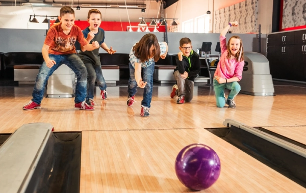 kids-bowling.webp